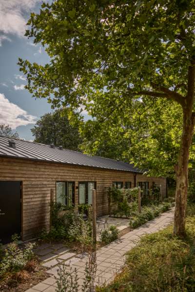 Wohnangebot mit besonderem Fokus auf Nachhaltigkeit mit Stahldächern, Kirke Værløsevej 52, 3500 Værløse, Dänemark